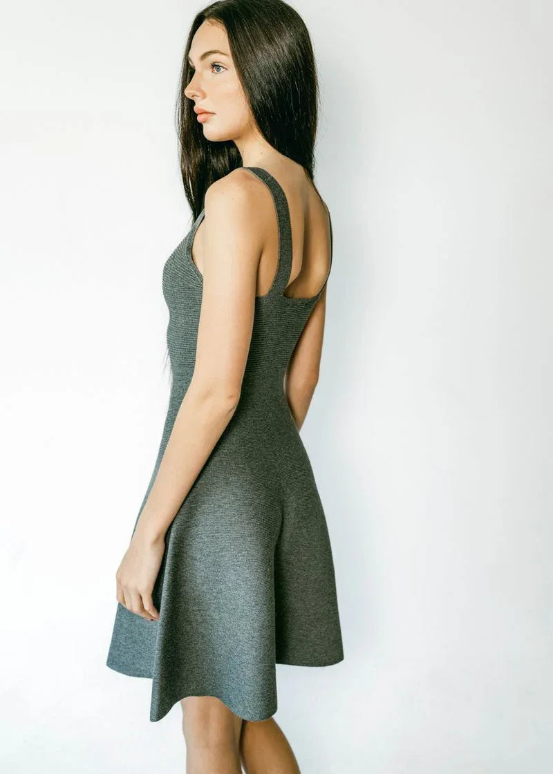ALISA | Sleeveless V-Neck Flared Knit Dress