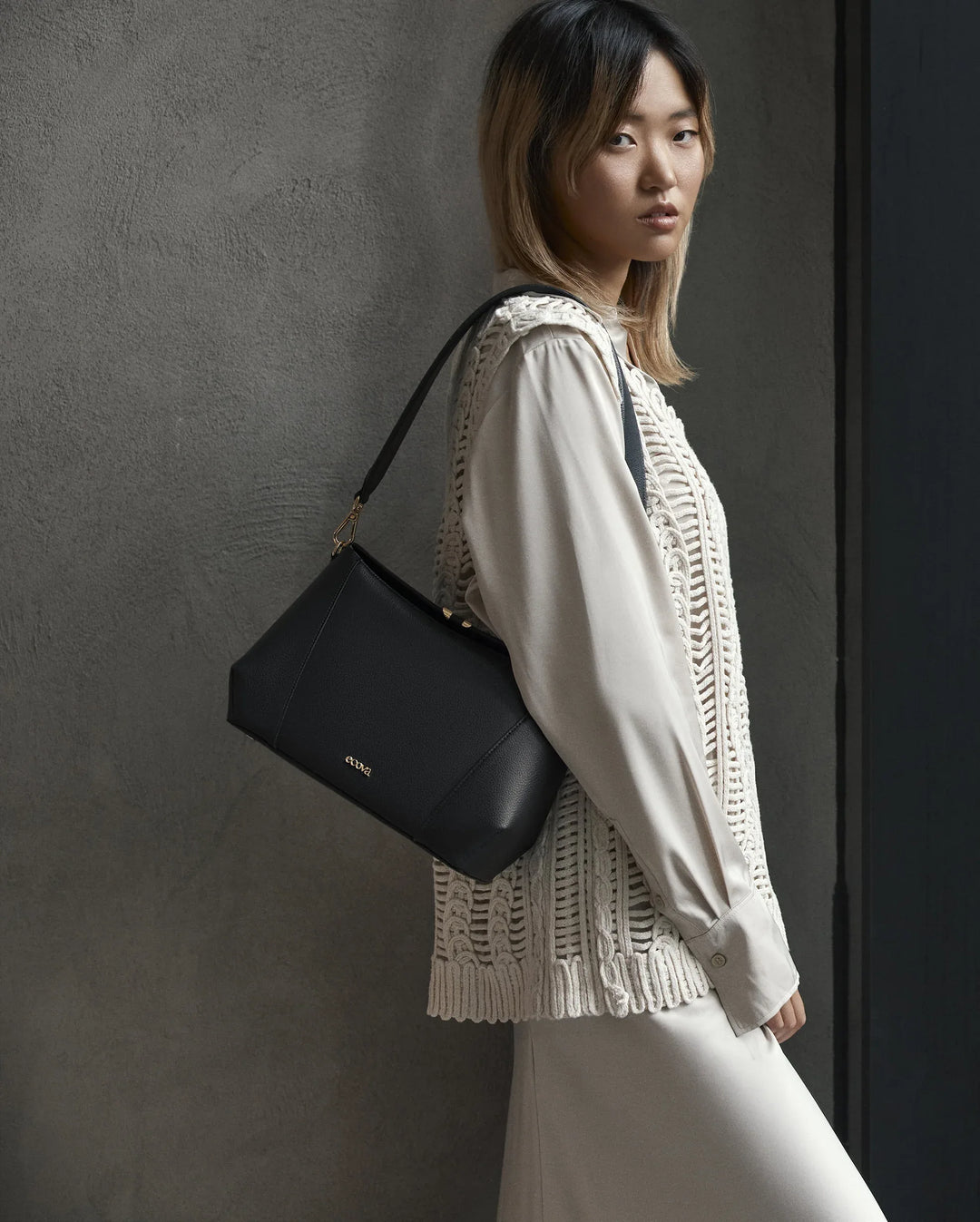 Le Classique Nº1 | Midnight Black - Shoulder Bag BY ECOVA. Sustainable Fashion available at Maison Alltrueist
