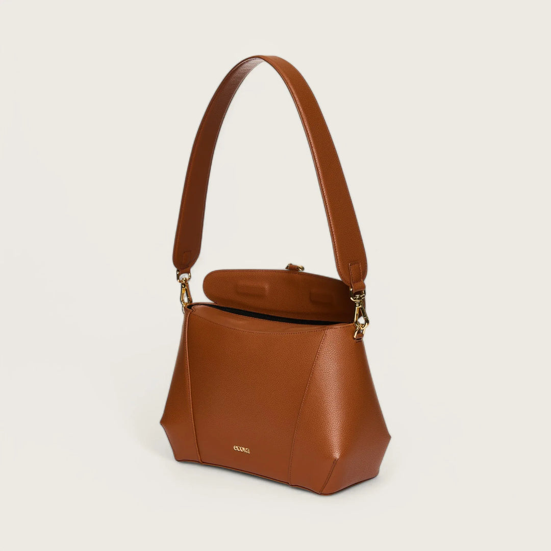 Le Classique Nº1 | Saddle Brown - Shoulder Bag BY ECOVA. Sustainable Fashion available at Maison Alltrueist