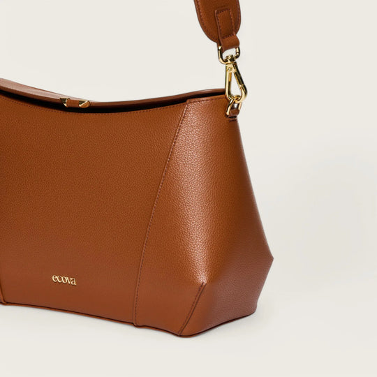 Le Classique Nº1 | Saddle Brown - Shoulder Bag BY ECOVA. Sustainable Fashion available at Maison Alltrueist