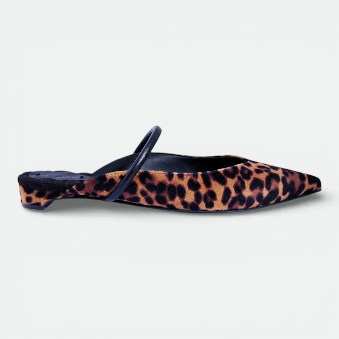 Leopard print pointed-toe mule with low heel and black strap, stylish women's shoe