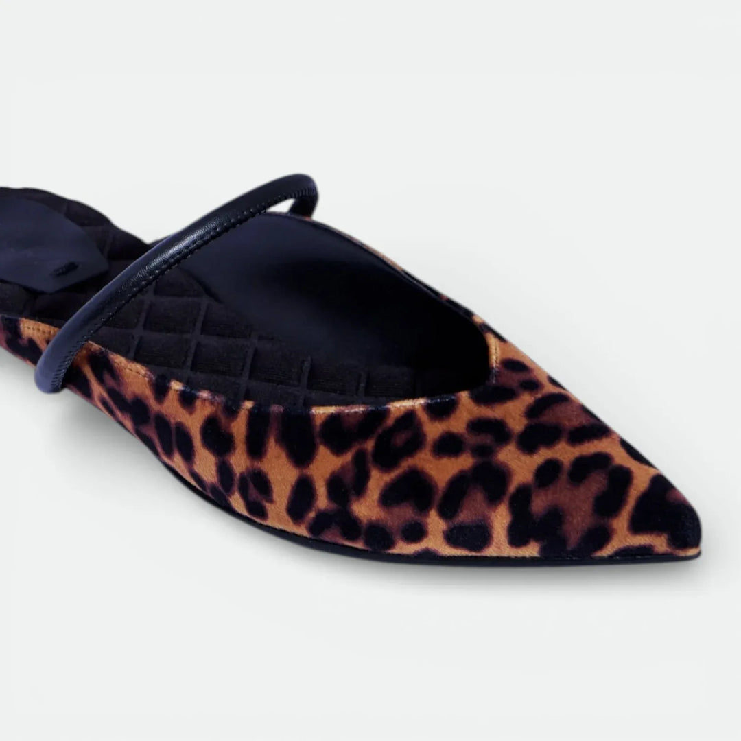 Leopard print pointed-toe mule with black strap and quilted footbed