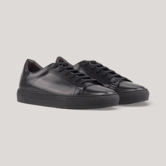 EON | Classic Sneakers - Pure Black | Men&