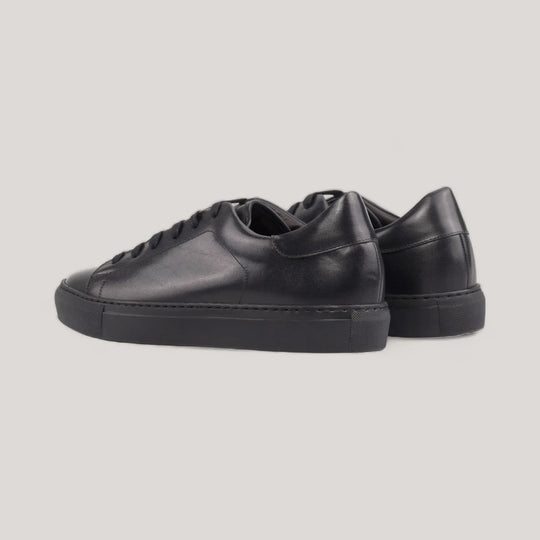 EON | Classic Sneakers - Pure Black | Men&