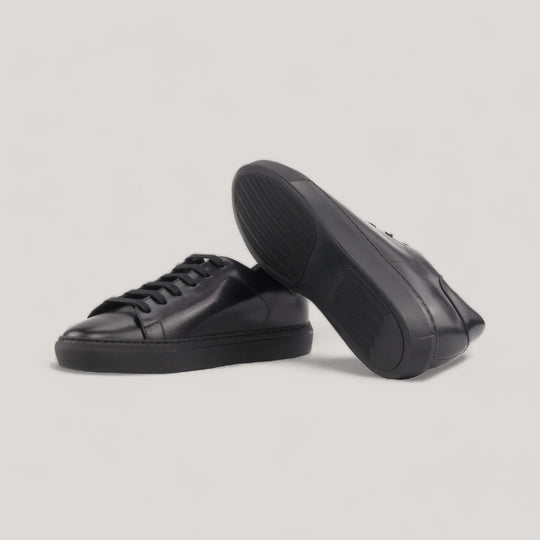 EON | Classic Sneakers - Pure Black | Men&